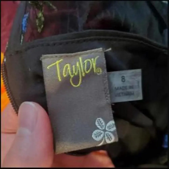 Taylor Dresses Women's Long Sleeve Embroidered A-Line Dress Size 8 - Picture 12 of 16